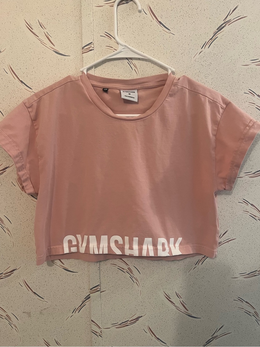 Gymshark Womenโs Medium Pink Cropped Logo T-Shirt Workout Gym Tee